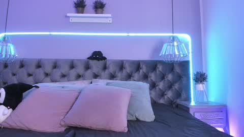 Snapshot of naomii_soto chatting on 12/14/24, 09:56 Naomi online show from 12/14/24, 09:56