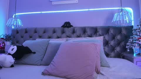 Snapshot of naomii_soto chatting on 12/24/24, 08:05 Naomi online show from 12/24/24, 08:05