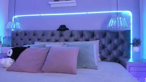 Snapshot of naomii_soto chatting on 01/11/25, 11:24 Naomi online show from 01/11/25, 11:24