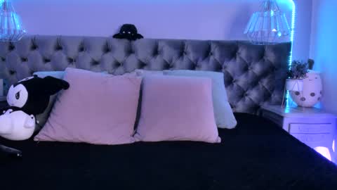 Snapshot of naomii_soto chatting on 02/13/25, 10:54 Naomi online show from 02/13/25, 10:54