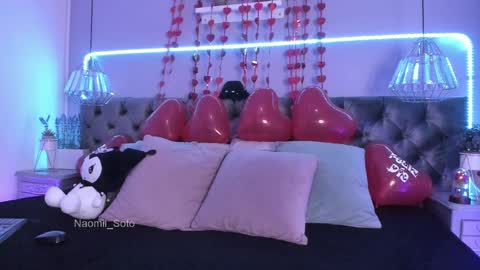 Snapshot of naomii_soto chatting on 02/14/25, 10:25 Naomi online show from 02/14/25, 10:25