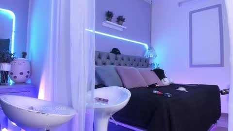 Snapshot of naomii_soto chatting on 02/17/25, 08:15 Naomi online show from 02/17/25, 08:15