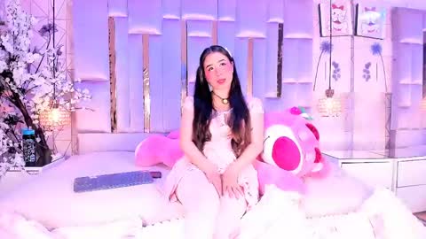 Snapshot of naomii_star chatting on 05/27/26, 05:48 online show from 05/27/26, 05:48