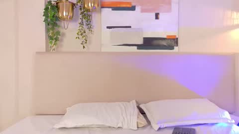 Snapshot of naomiklarc chatting on 11/12/25, 04:24 Naomi Klarc online show from 11/12/25, 04:24