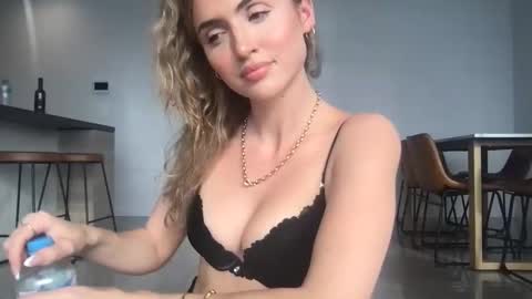 naomirhoades online show from 02/04/25, 06:57