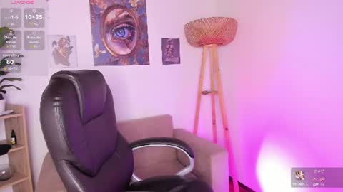 Snapshot of naomisaenz_ chatting on 06/20/26, 10:23 N A O M I online show from 06/20/26, 10:23