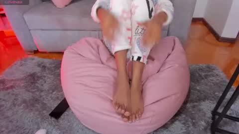 Snapshot of naomisaenz_ chatting on 07/17/26, 03:46 N A O M I online show from 07/17/26, 03:46
