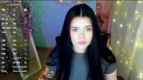 Snapshot of naomivibes chatting on 06/17/26, 06:27 Naomi online show from 06/17/26, 06:27