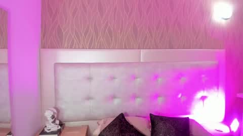 Snapshot of naomiwhitee chatting on 07/19/26, 12:09 NaomiWhite online show from 07/19/26, 12:09
