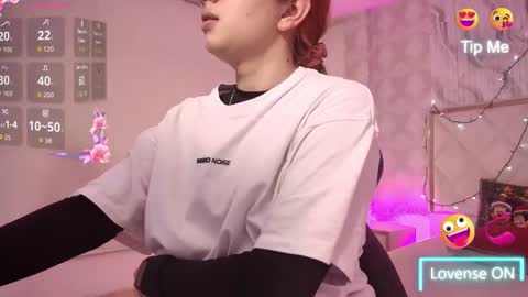 Naomy  online show from 12/21/25, 02:19