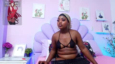 NaomyHolt online show from 10/06/25, 11:29