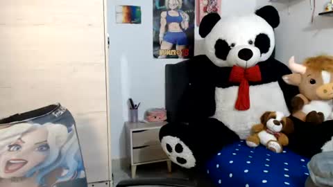 naomylux1 online show from 06/12/26, 02:43