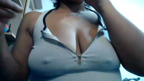 Snapshot of naomylux1 chatting on 06/28/26, 02:50 naomylux1 online show from 06/28/26, 02:50