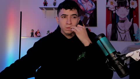 Snapshot of naranjo_seb chatting on 12/17/24, 02:01 sebastian online show from 12/17/24, 02:01