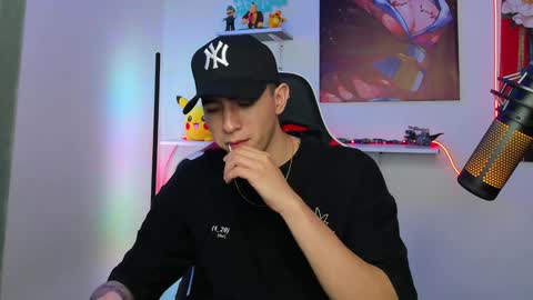 Snapshot of naranjo_seb chatting on 01/23/25, 04:30 sebastian online show from 01/23/25, 04:30