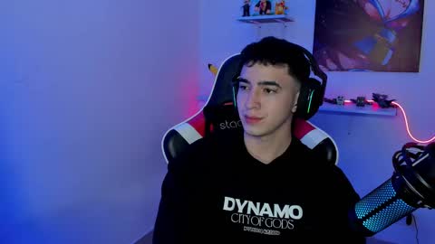 Snapshot of naranjo_seb chatting on 02/14/25, 04:58 sebastian online show from 02/14/25, 04:58