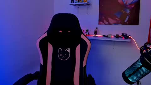 Snapshot of naranjo_seb chatting on 02/19/25, 05:16 sebastian online show from 02/19/25, 05:16