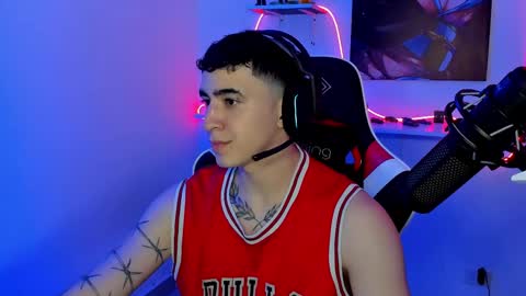 Snapshot of naranjo_seb chatting on 02/21/25, 04:07 sebastian online show from 02/21/25, 04:07