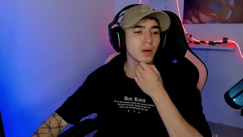 Snapshot of naranjo_seb chatting on 02/25/25, 05:52 sebastian online show from 02/25/25, 05:52