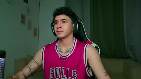 Snapshot of naranjo_seb chatting on 10/07/25, 03:58 sebastian online show from 10/07/25, 03:58