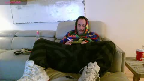Snapshot of nassobout chatting on 01/01/25, 02:41 nassobout online show from 01/01/25, 02:41