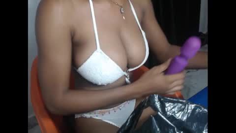 nasty_luna0 online show from 01/06/25, 04:36