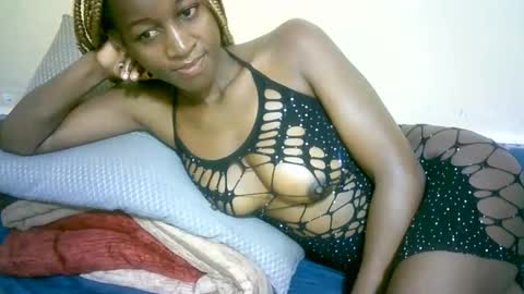 Snapshot of nastyafrika chatting on 09/12/25, 06:35 Marie online show from 09/12/25, 06:35