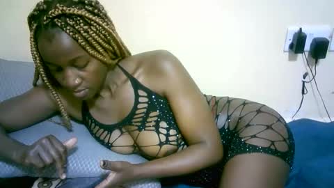 Snapshot of nastyafrika chatting on 09/14/25, 07:35 Marie online show from 09/14/25, 07:35