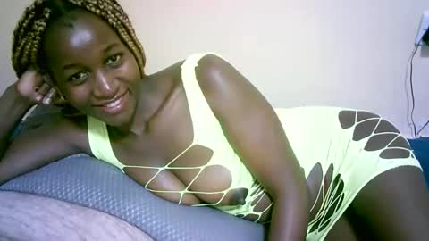 Snapshot of nastyafrika chatting on 09/19/25, 07:14 Marie online show from 09/19/25, 07:14