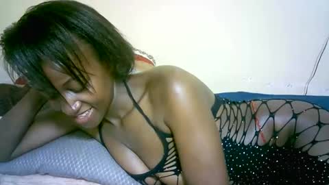 Snapshot of nastyafrika chatting on 10/01/25, 10:21 Marie online show from 10/01/25, 10:21