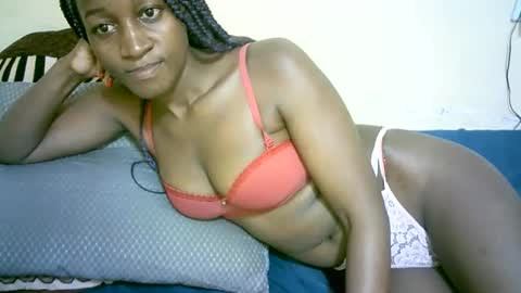 Snapshot of nastyafrika chatting on 10/18/25, 05:21 Marie online show from 10/18/25, 05:21