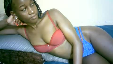 Snapshot of nastyafrika chatting on 10/19/25, 07:42 Marie online show from 10/19/25, 07:42