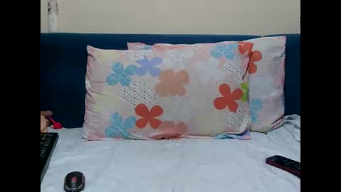 Bella online show from 11/18/25, 07:24