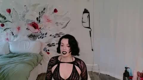 Snapshot of natahsaluxxx chatting on 05/04/26, 02:35 Natasha Luxxx online show from 05/04/26, 02:35