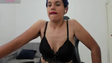 Snapshot of natalia_curvy1 chatting on 05/19/26, 06:25 Nathalia online show from 05/19/26, 06:25