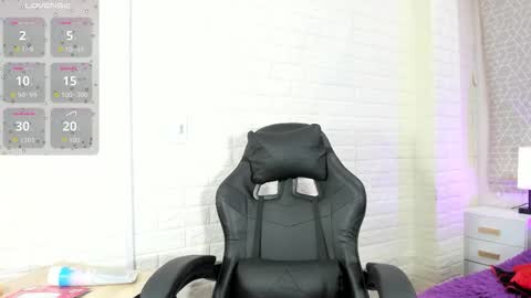 Natalia Kiss online show from 10/30/25, 10:10