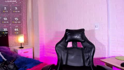 Snapshot of natalia_kiss01 chatting on 06/06/26, 08:13 Natalia Kiss online show from 06/06/26, 08:13