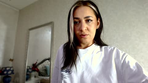 Snapshot of natalia_peach chatting on 01/13/25, 05:12 Wild influence online show from 01/13/25, 05:12