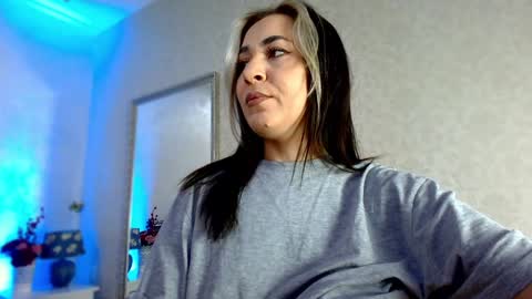 Snapshot of natalia_peach chatting on 02/03/25, 05:40 Wild influence online show from 02/03/25, 05:40