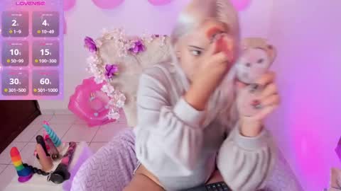 Nataliua Henao online show from 11/15/25, 05:31