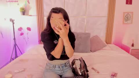 Snapshot of natalie_jaensen chatting on 05/28/26, 09:45 online show from 05/28/26, 09:45