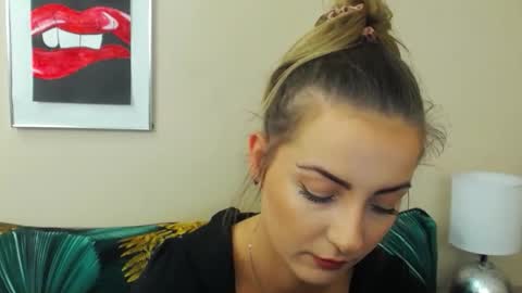 Snapshot of natalie_live chatting on 10/28/25, 07:23 NatalieSexy online show from 10/28/25, 07:23