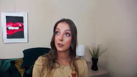 Snapshot of natalie_live chatting on 05/19/26, 06:09 NatalieSexy online show from 05/19/26, 06:09