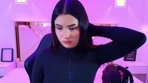 Snapshot of natalie_loffreda chatting on 07/18/26, 07:50 natalie online show from 07/18/26, 07:50