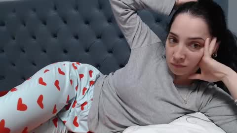 Miia online show from 02/06/25, 06:18