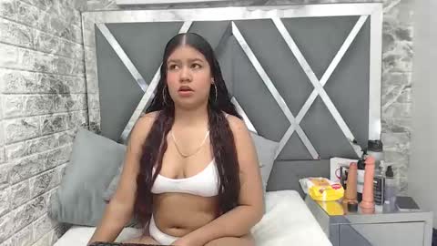 natalieevansx online show from 11/14/25, 12:04