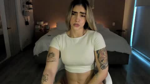 Snapshot of nataly_05 chatting on 05/02/26, 10:15 anatalybee online show from 05/02/26, 10:15