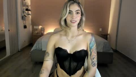 Snapshot of nataly_05 chatting on 05/19/26, 01:56 anatalybee online show from 05/19/26, 01:56