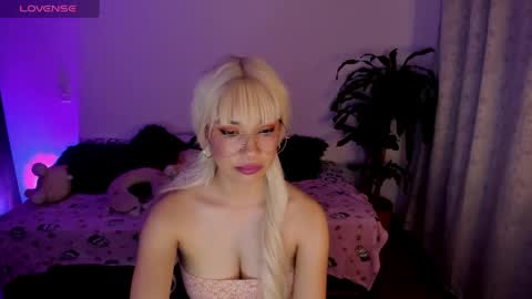 Snapshot of nataly_29 chatting on 05/13/26, 02:09 MissNatis online show from 05/13/26, 02:09