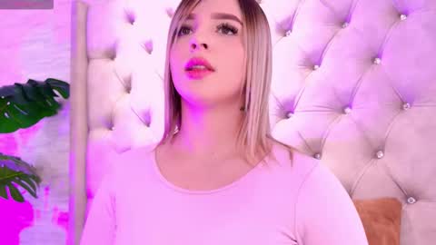 nataly_lblanck online show from 10/21/25, 12:06